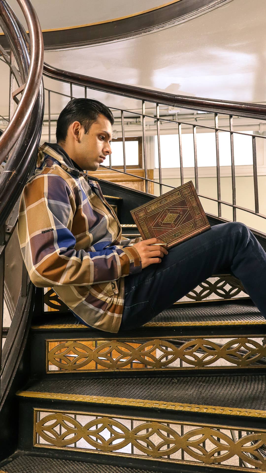 Chronicle Books - Wholesale Planner - Paperblanks 2026 First Folio Min Horizontal Hardcover 12MPln8