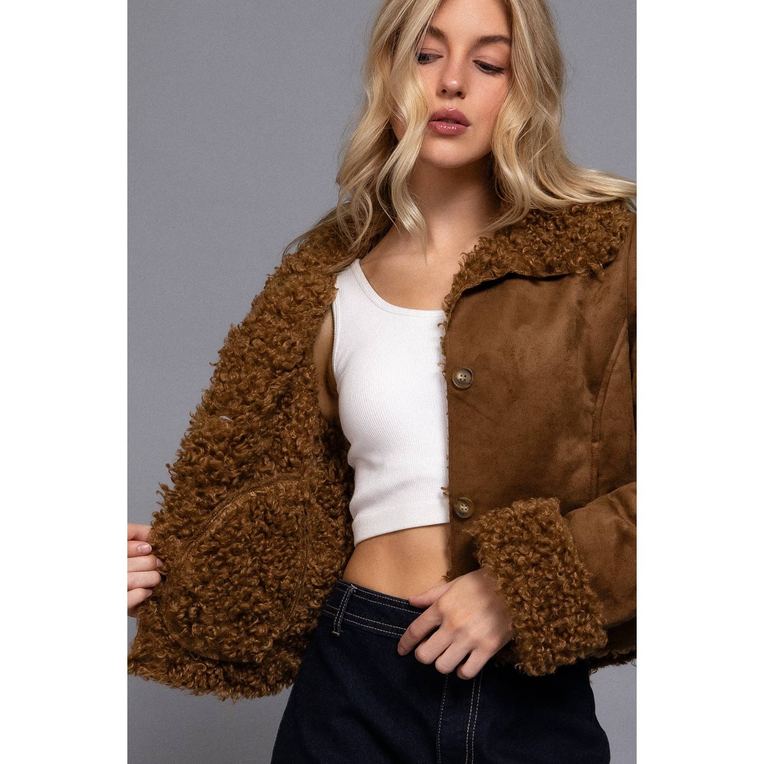 Style Up - Vente Veste – femme - VESTE COURTE EN DAIM PENNY LANE AVEC DÉTAILS EN FOURRURE INTÉRIEURE4