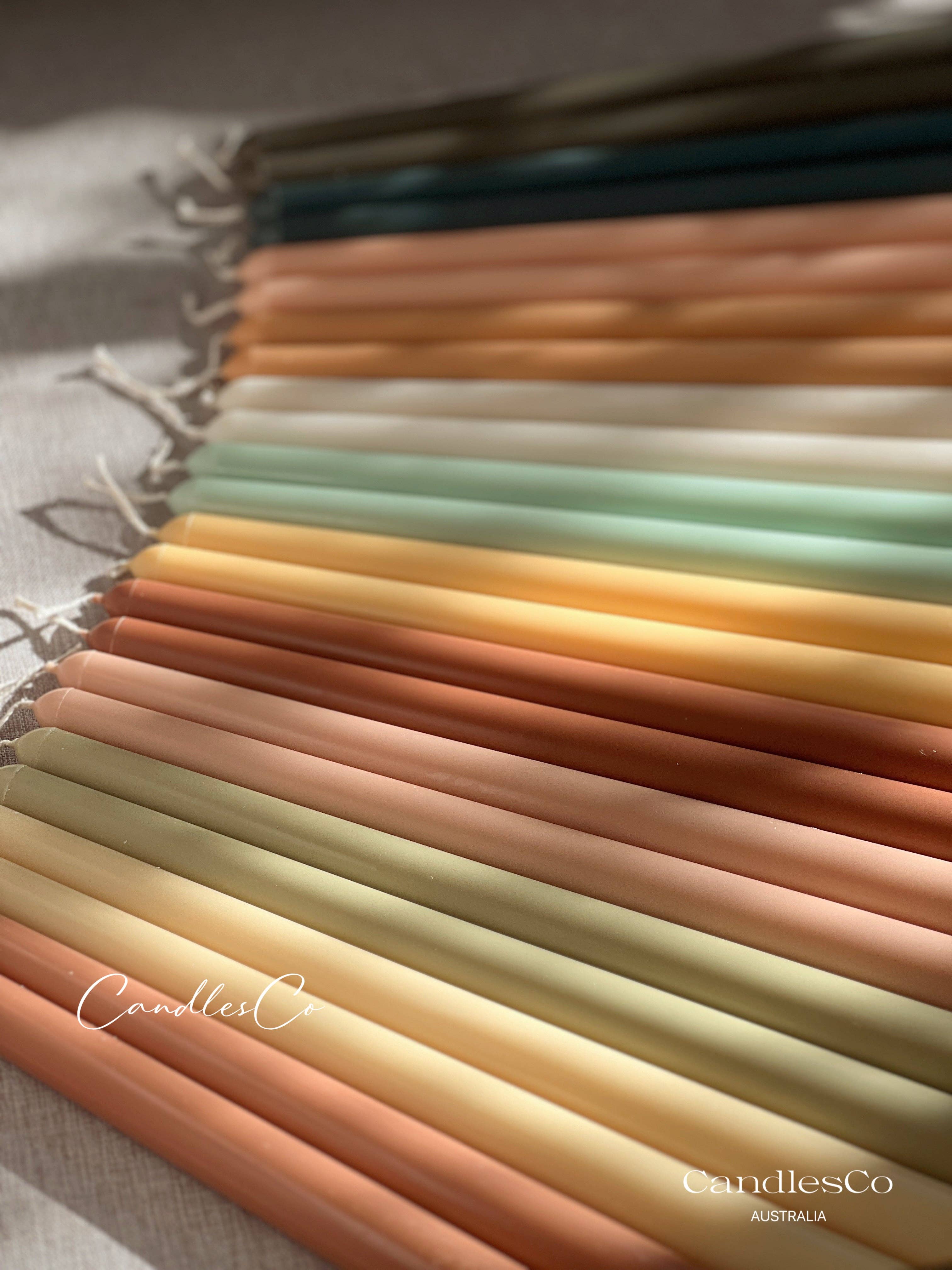 CandlesCo Australia – Großhandel Konische Kerze/Kerzenhalter – Die Signature Taper | Lebendige skulpturale Sojakerze4