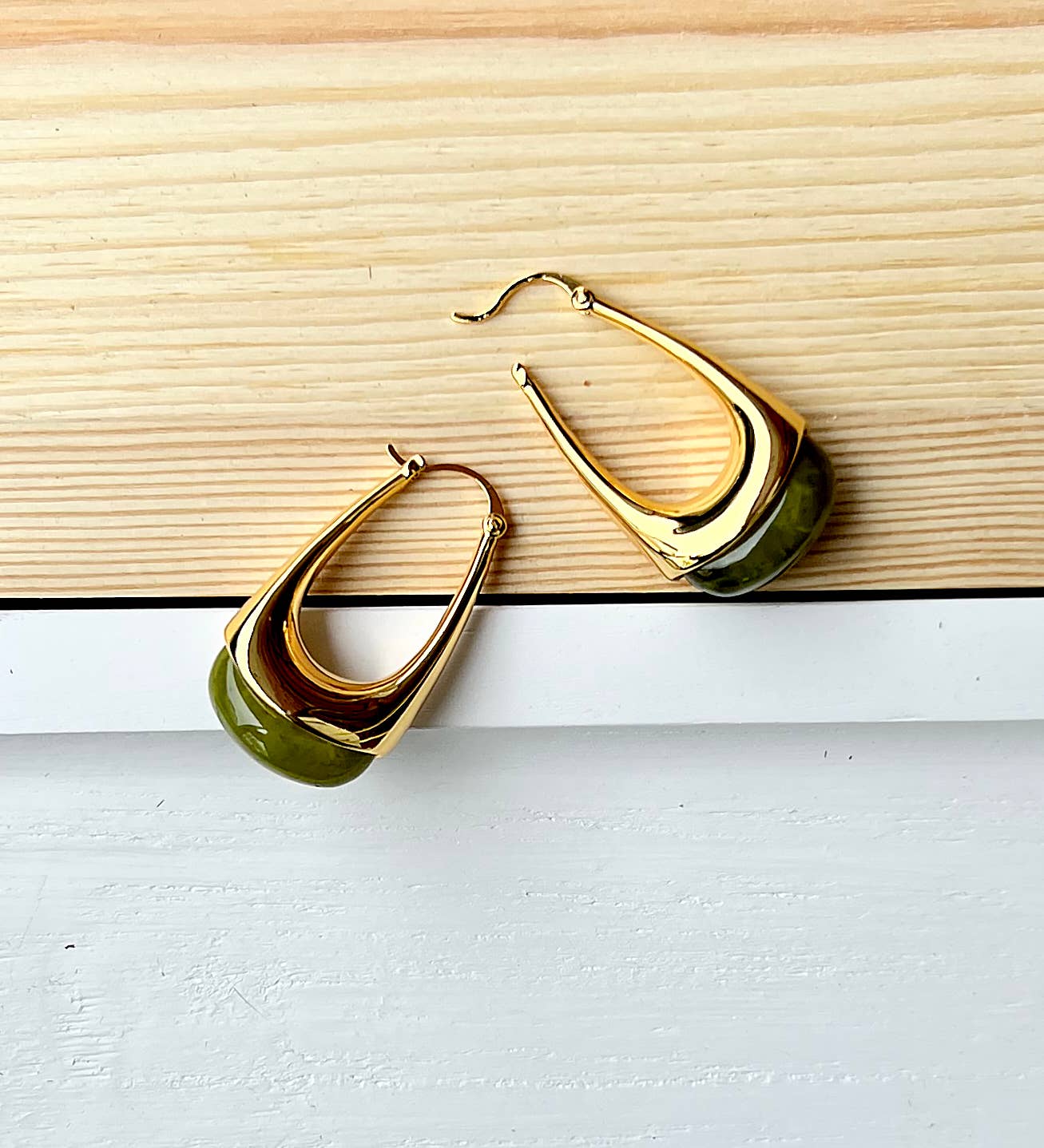 AVENS – wholesale Hoop earrings – 18k Gold Plated Circle Green Stone Earrings2