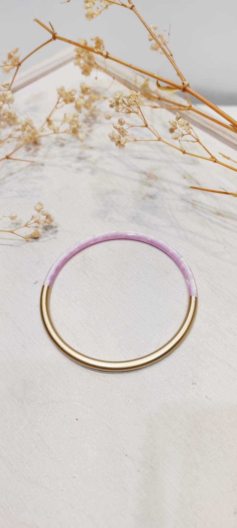 LOLO & YAYA – wholesale Manschettarmband – Milla stel armband i resin med pärlemorsglans3