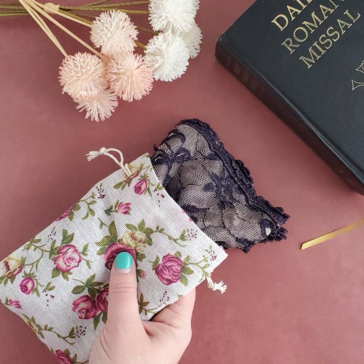 Happy Nest Home Goods - Wholesale Drawstring bag – women's - Linen Veil Bag in Vintage Roses2