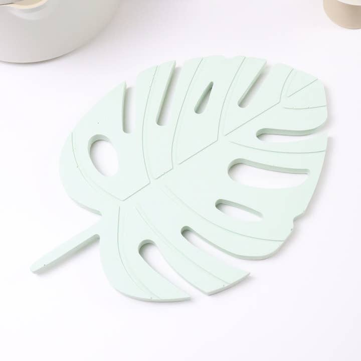 Three Springs Candle Co. – wholesale Jewellery dish – Monstera leaf Jewelry & Trinket tray | Trivet - Mint0