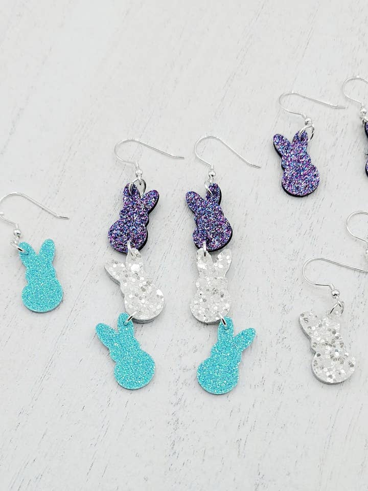 Mini Bunny leren oorbellen met glitter voor wholesale door FL Girl Designs