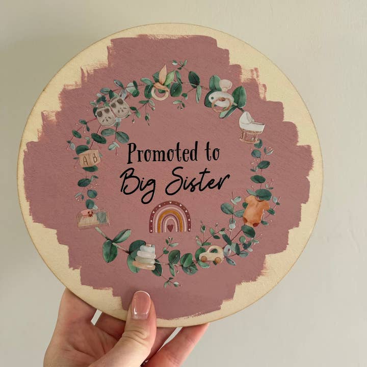 Ted @ Bea – Großhandel Meilenstein-Kunst/Andenken – Kinder & Baby – Zur Big Sister Wooden Disc befördert