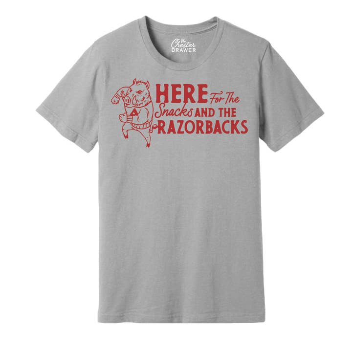 T-shirt Snacks et Razorbacks pour la vente par The Chester Drawer