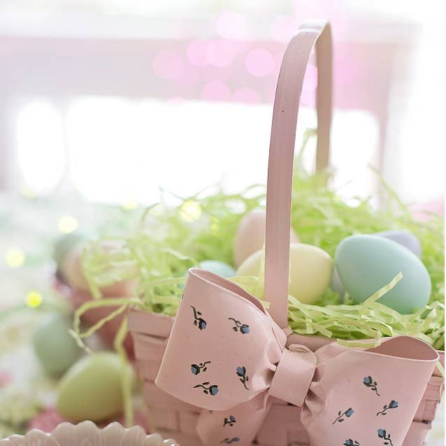 Factory Direct Craft - Wholesale Tafelbladdecoratie - Voorgeverfde papieren maché-eieren - Set van 6 eieren - 2-1/2" x 26