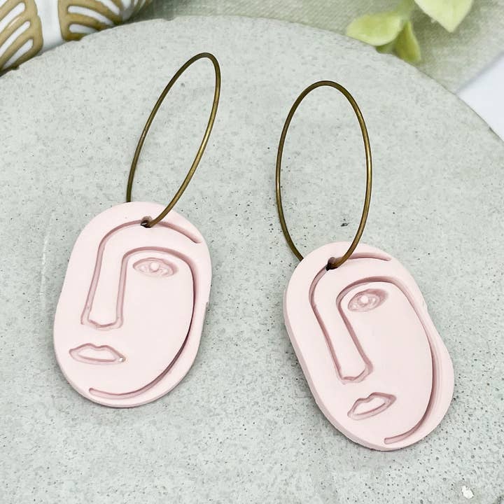 oorbellen van polymeerklei, roze reliëf, boho-stijl, nikkel voor wholesale door Moon and Jewel