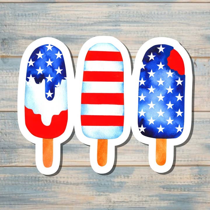 Amerikansk flagga glasspinne-trio, utskuren vinylklistermärke, röda blå ränder vita stjärnor, boho-kul, vattenresistent, fjärde juli, Amerika | Klistermärke eller magnet för wholesale av Handmade by Marlayna