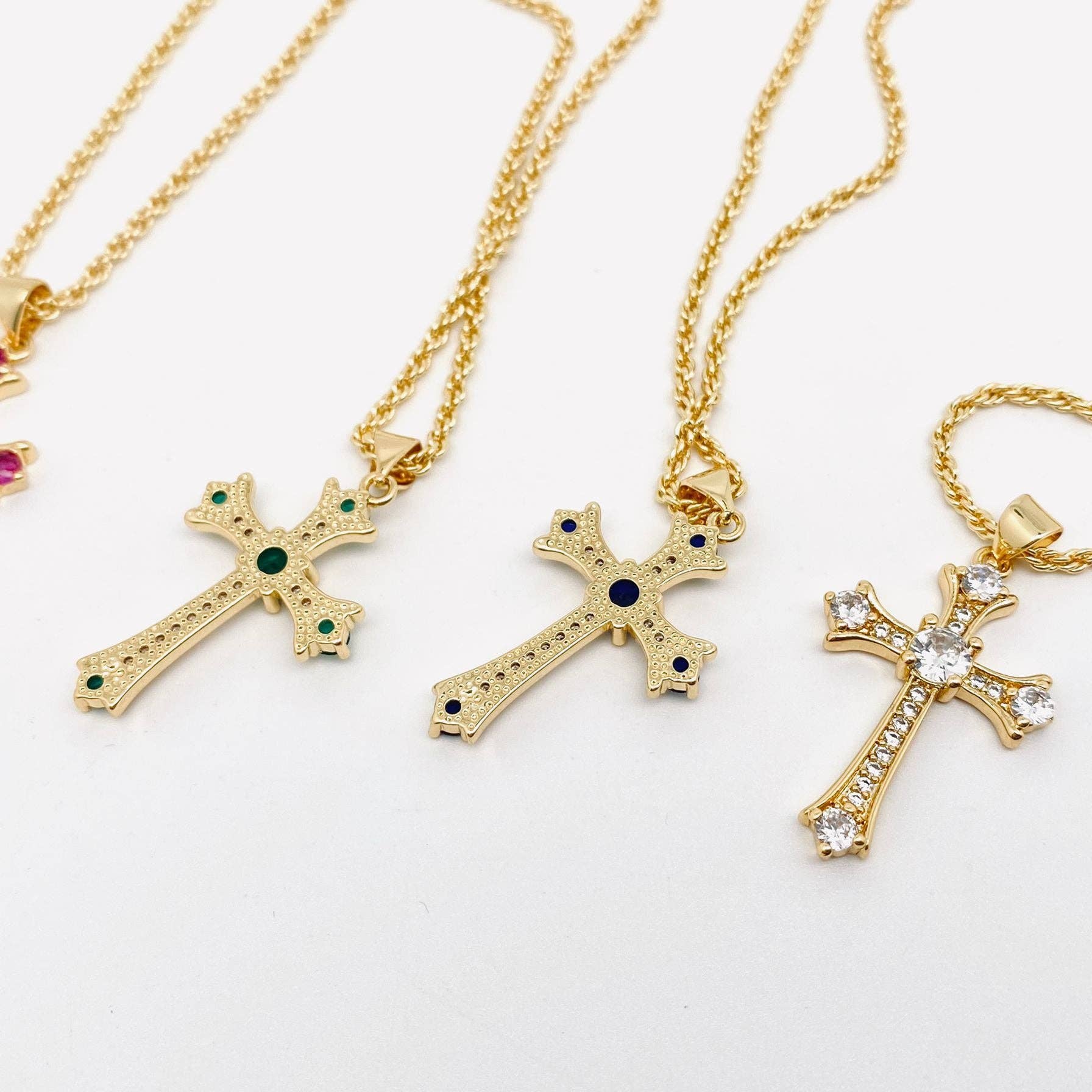 Mio Queena - Vendita all'ingrosso Collana con ciondolo/pendaglio - Collana con pendente a croce in zirconia cubica placcata in oro 18 carati5