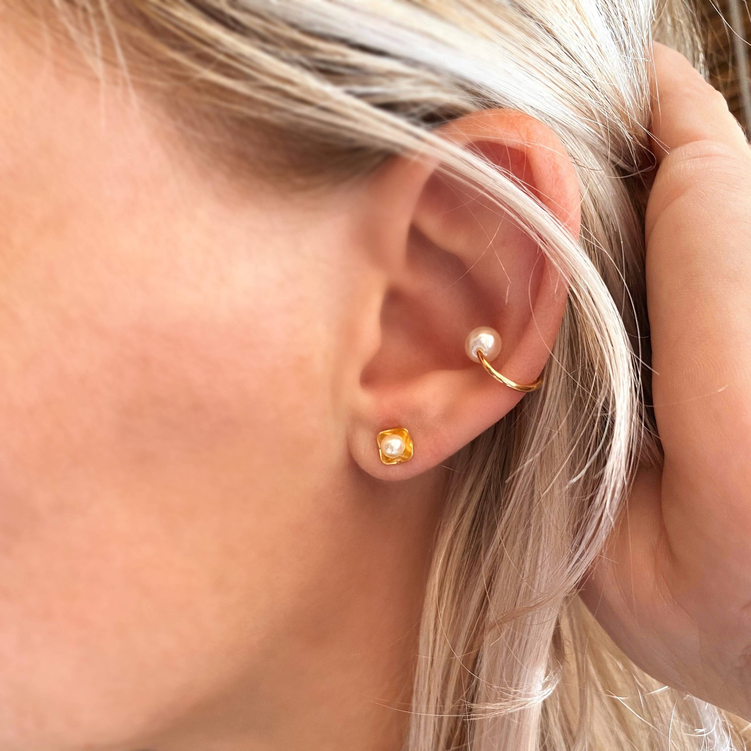 GoldFi - Vendita all'ingrosso Orecchini ear cuff/ear wrap - Ear Cuff delicato con perla sintetica in oro 18k gold filled4