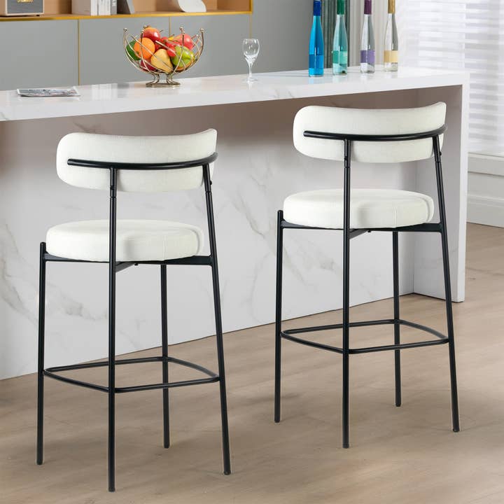 Glamour Home - Vente Tabouret - Ensemble de 2 tabourets de comptoir Awen en bouclette blanche avec pieds noirs8