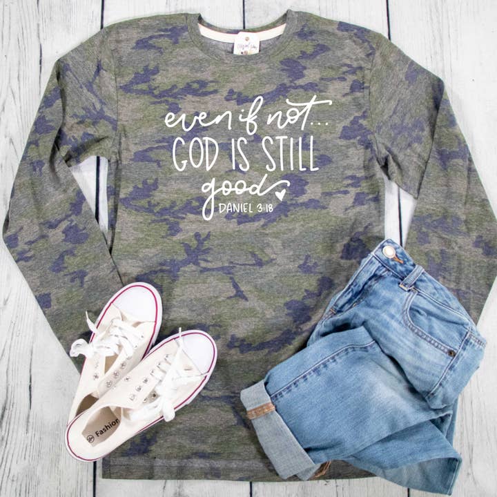 Maglietta a maniche lunghe Camo Crew anche se non fosse Dio è ancora buono per la vendita all'ingrosso da parte di EllyandGrace