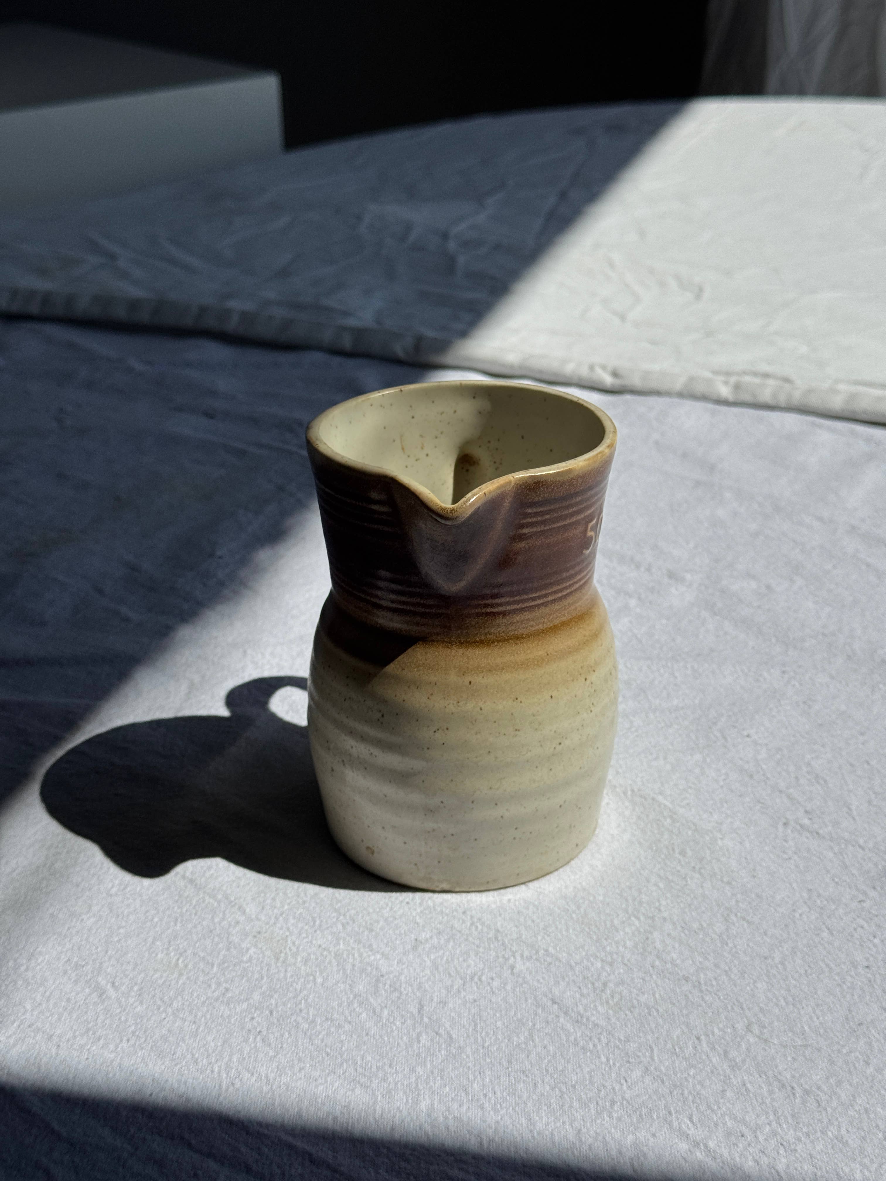 Beige Petite carafe en grès vintage marque Vieux Grès 50 cl en vente sur Faire5