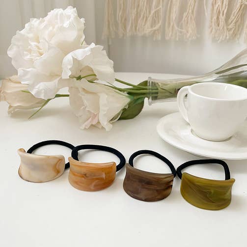 Acryl paardenstaarthouder met metalen gekleurde haarelastiek voor wholesale door littletwinkleco