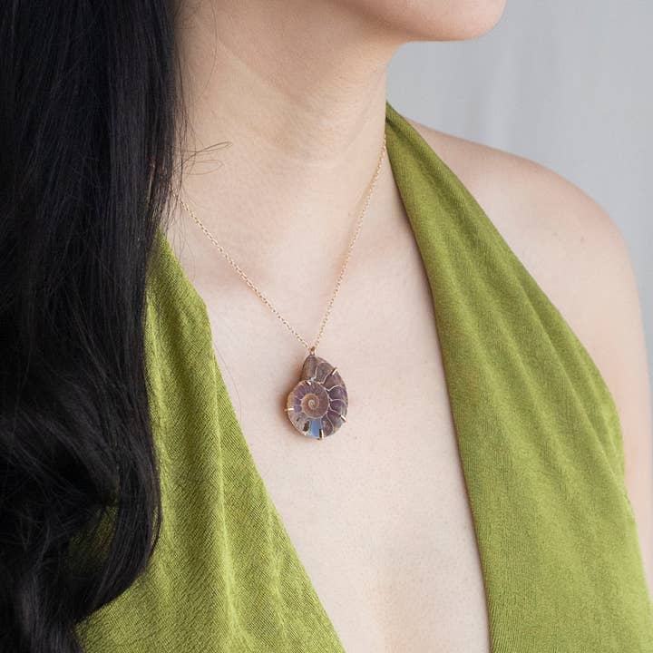 Alana Douvros Jewellery - Vendita all'ingrosso Collana con ciondolo/pendaglio - Collana Fossile di Ammonite