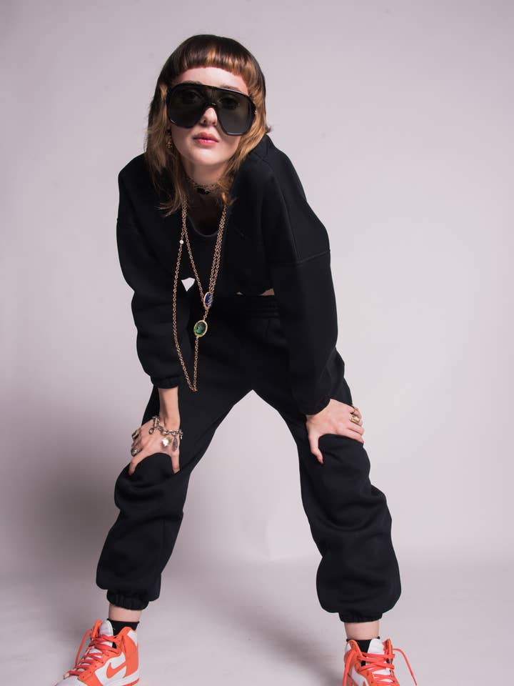 Model 76W - sort for engroshandel hos Moontracksuit