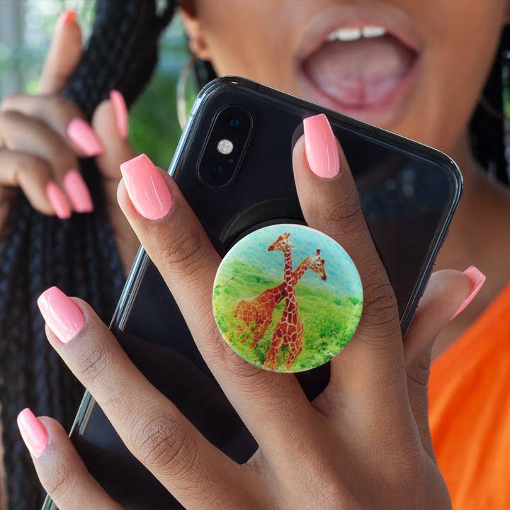 Classy Grips – wholesale Phone grip – CG-011 - Classy Grip Giraffe Hugs on Black Phone Pop Grip