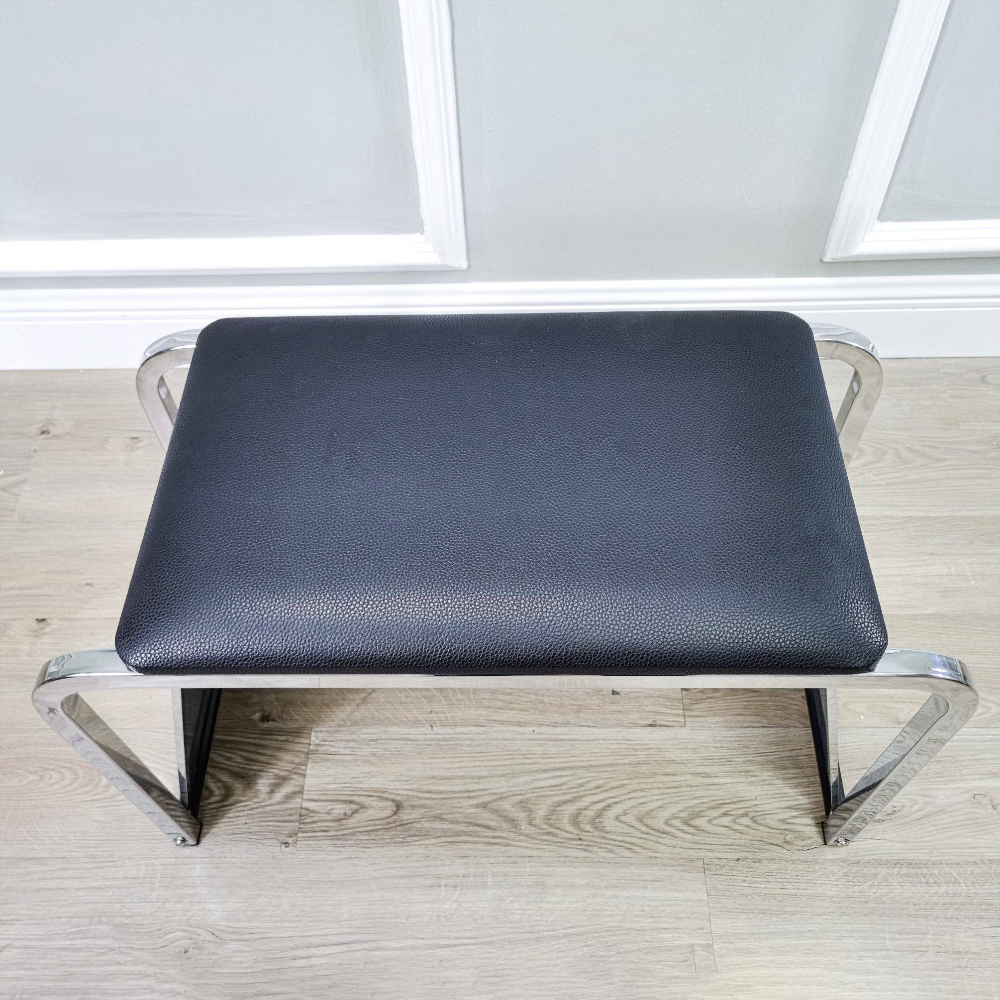 FIXTUREDISPLAYS – Banco por atacado – Banco de Prova de Calçado Almofadado com Espelhos 155895