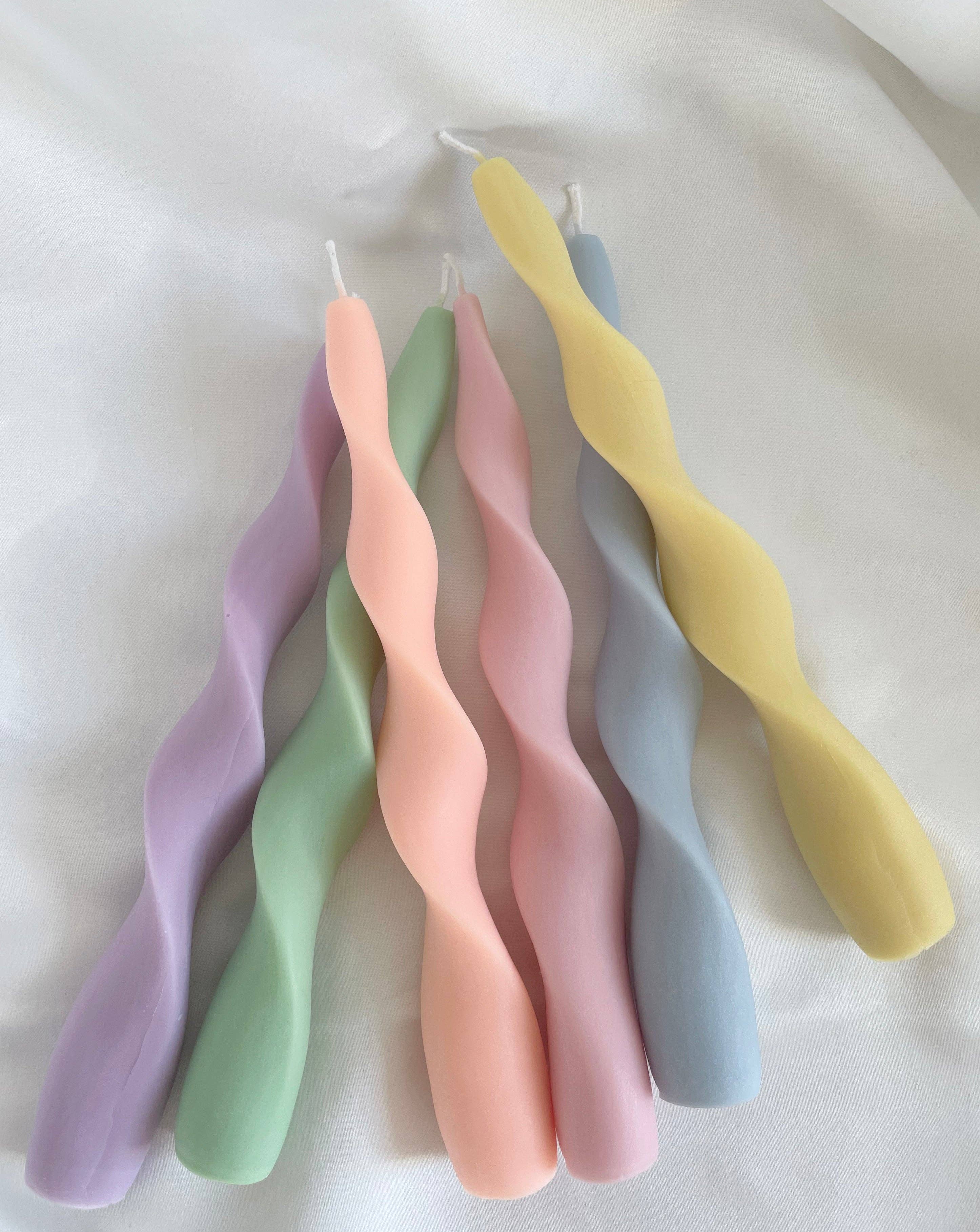 LA AROMA CANDLE CO. – Engroshandel Stearinlys/lysestage – Twist snoet stearinlys 21 cm (et par)5