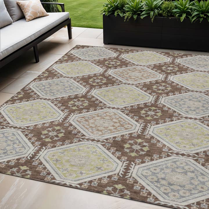 Tapis d'intérieur et d'extérieur floral chocolat et beige 5' x 8' pour la vente par HomeRoots