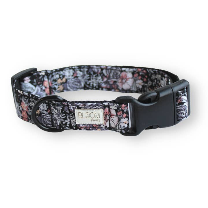 Collier pour chien ajustable en tissu - Roses gris et rose pour la vente par Bloom Paws