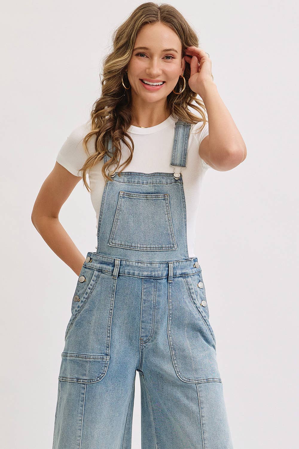 DENIMBLAUW DENIM OVERALL MET WIJDE PIJPEN voor groothandel op Faire7