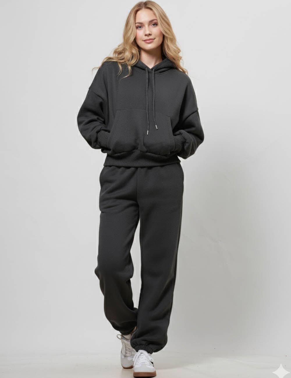 Sweetkama - Venta al por mayor Sudadera con capucha - Mujer - Conjunto diario de sudadera con capucha y pantalón para mujer en color sólido1