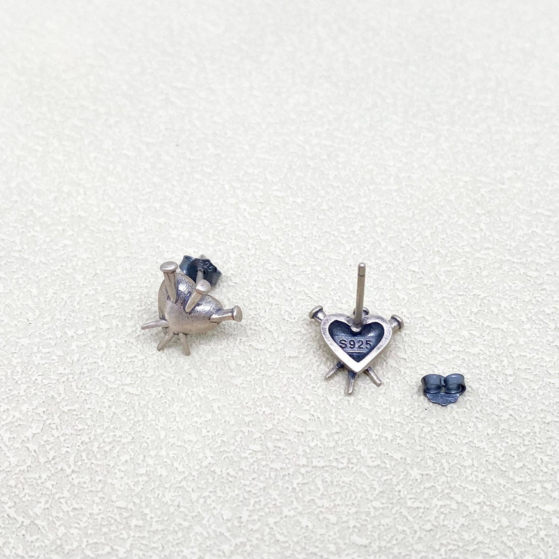 Mio Queena - Wholesale Stud/Post Earrings - S925 Sterling Silver Gothic Nail Puncture Heart Ear Studs - GT2