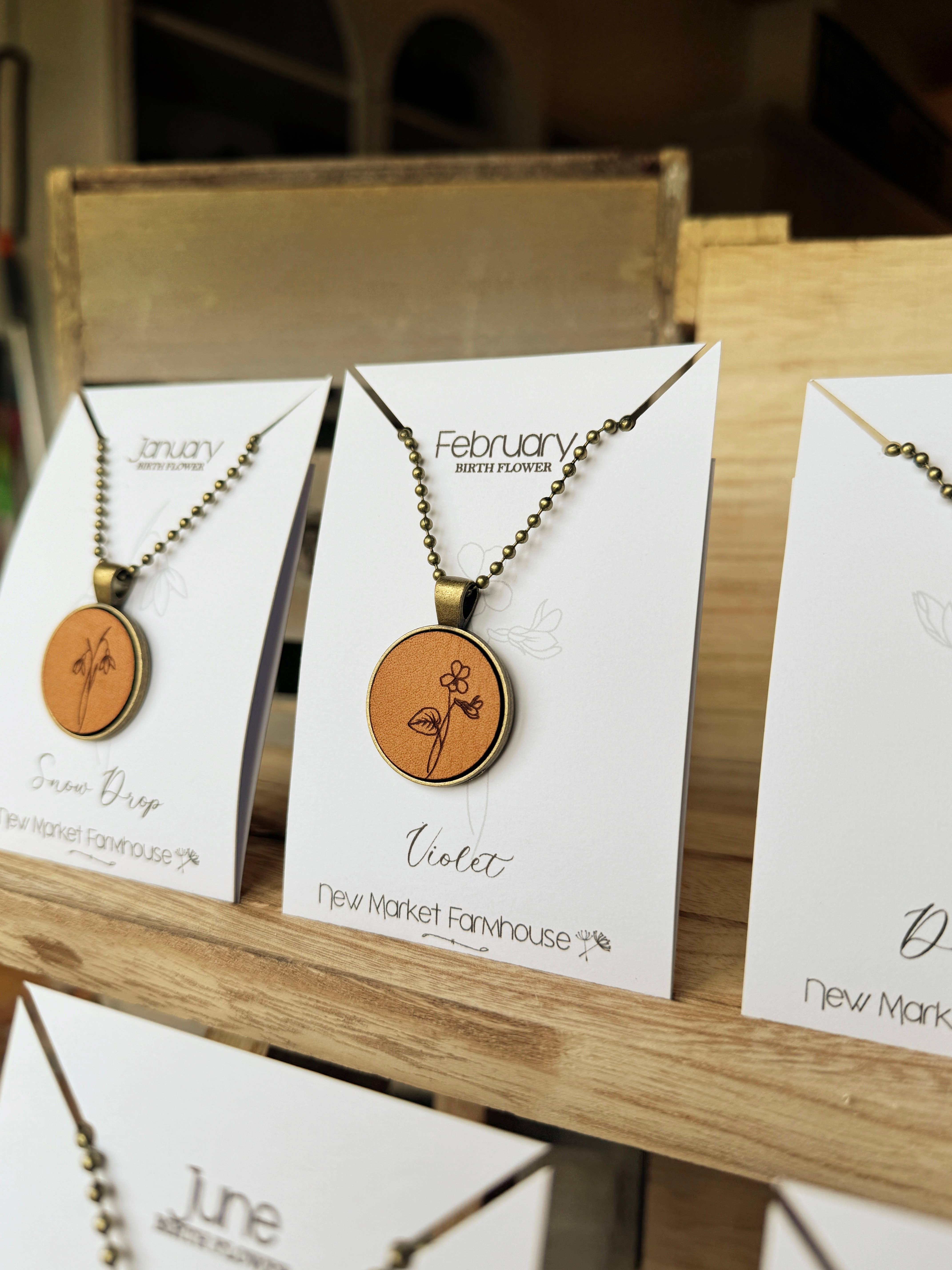 New Market Farmhouse – Großhandel Kette mit Anhänger/Charm – Geburtsmonat-Blumen Halsketten – Lederanhänger-Set12