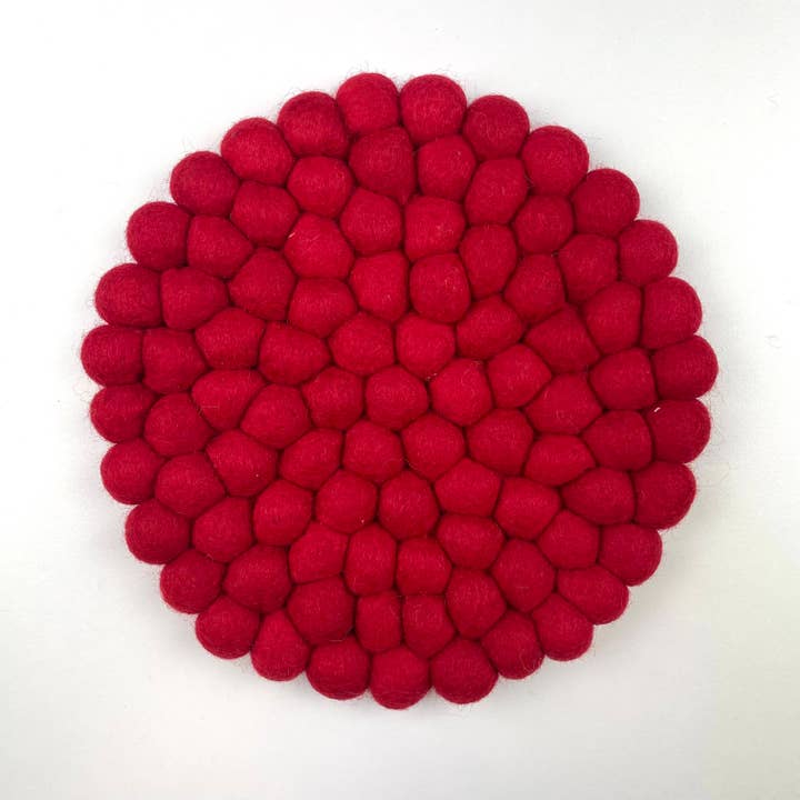 Felt coaster round red 20 cm for wholesale by Good Day Concepts