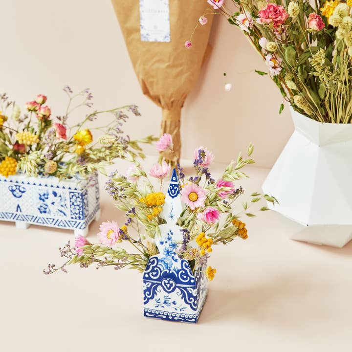 Wildflowers by Floriette – wholesale Dried/pressed flowers – Dried Flowers Letterbox DIY Tulip Vase - Delft Blue