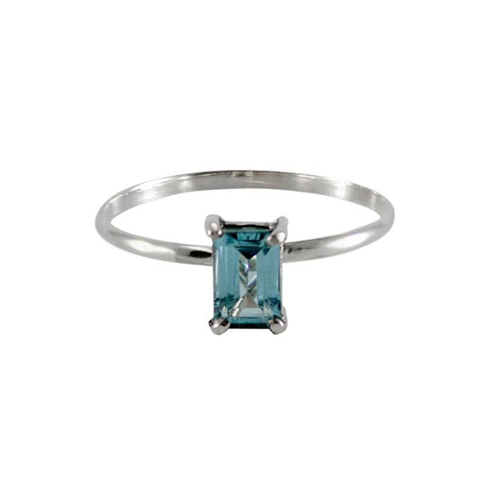 Bentley & Lo - Vendita all'ingrosso Anelli con pietra singola/solitario - Anello in argento Sterling con topazio blu cielo a quattro punte