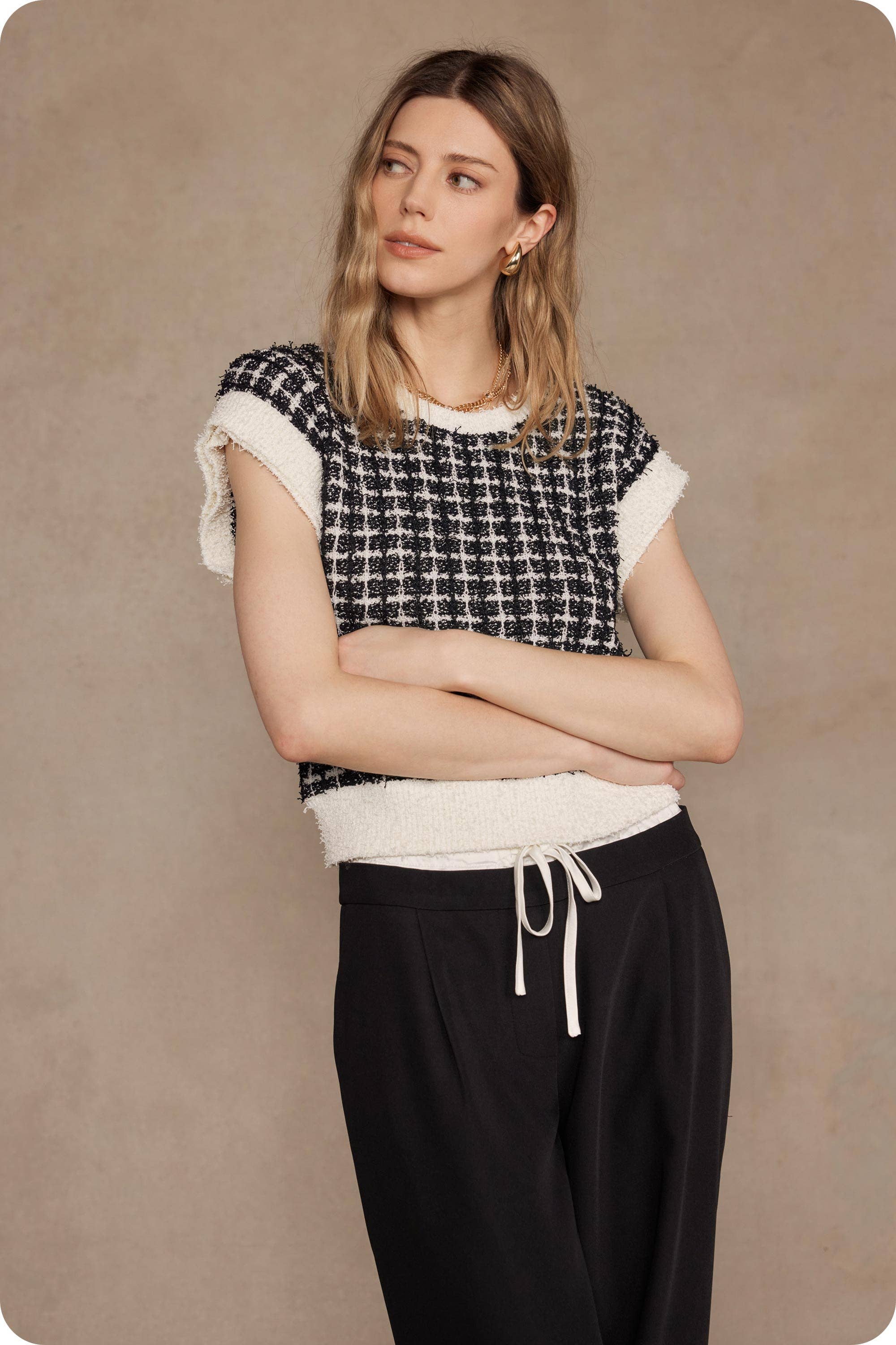 Strut & Bolt - Wholesale Blouse - Women's - Sleeveless Check Tweed Knit Sweater Top1