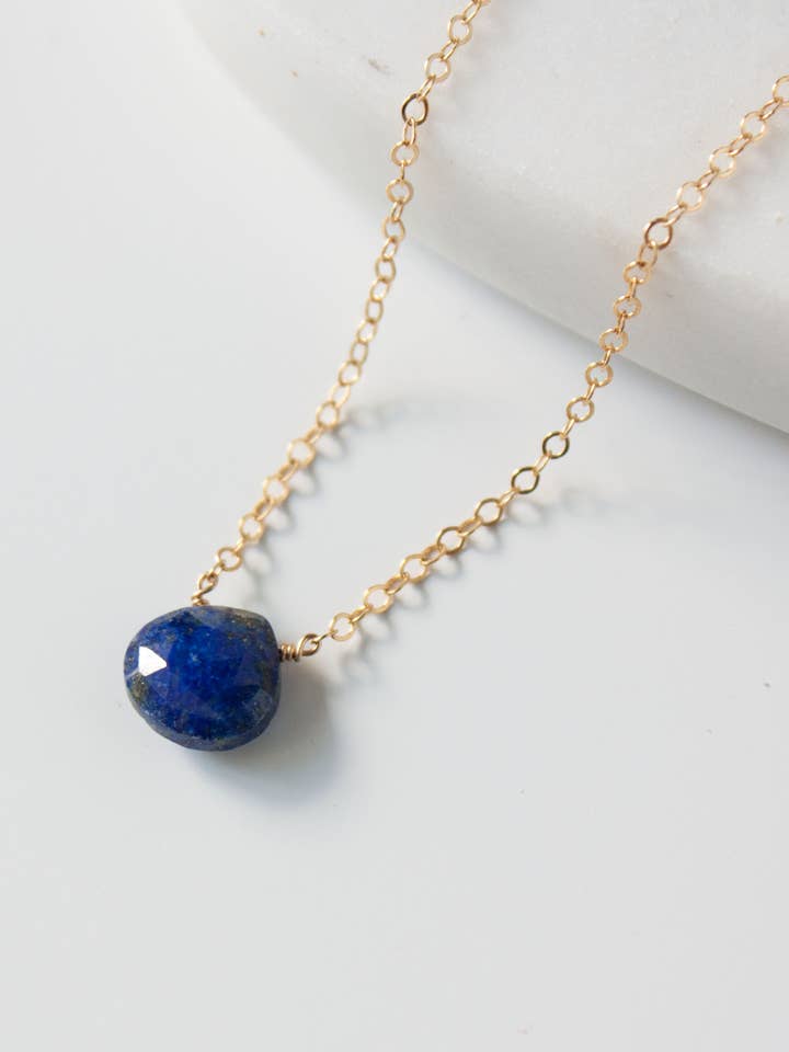 Brie vedhæng halskæde | Lapis for engroshandel hos Pure Indigo Design