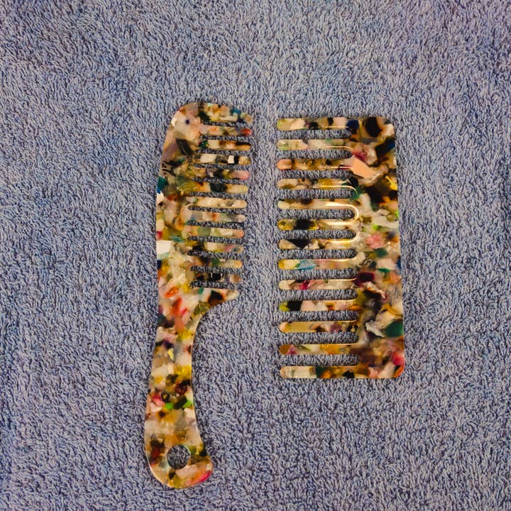 Axcessorize – wholesale Hair brush/comb – Wide tooth wet hair comb - Resin handmade square comb4