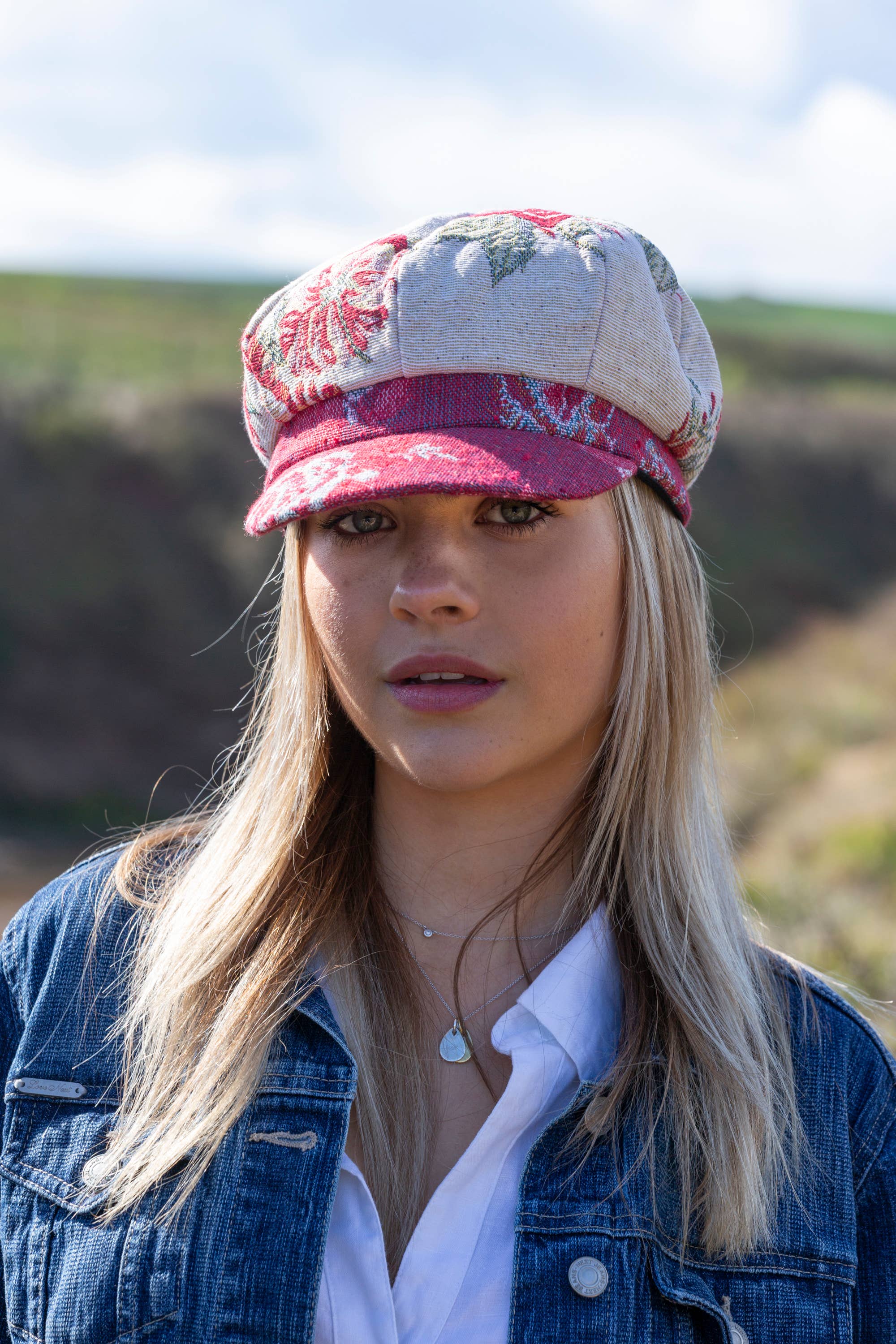 Proppa Toppa Hats - Vente Casquette gavroche – femme - Casquette Baker Boy en Brocart Floral Crème et Rouge pour Femme2