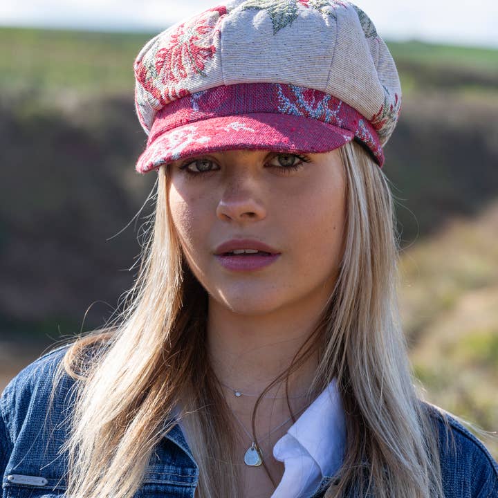 Proppa Toppa Hats - Vente Casquette gavroche – femme - Casquette Baker Boy en Brocart Floral Crème et Rouge pour Femme2