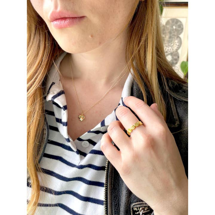 Médaillon en forme de cœur pour la vente par Kris Nations