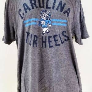 North Carolina Tar Heels T-shirt voor dames in grote maten met ronde hals voor wholesale door Turnovers Inc