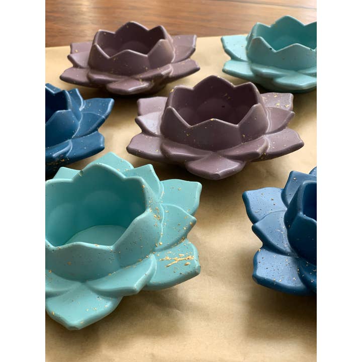 Boujee Bee - Wholesale Candle Holder - Concrete Lotus Tea Light Holder2