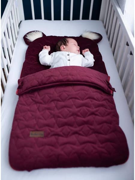 Kinder Hop sovepose Stjerner Maroon 80x45cm for engroshandel hos Kinder Hop SP. Z O.O.