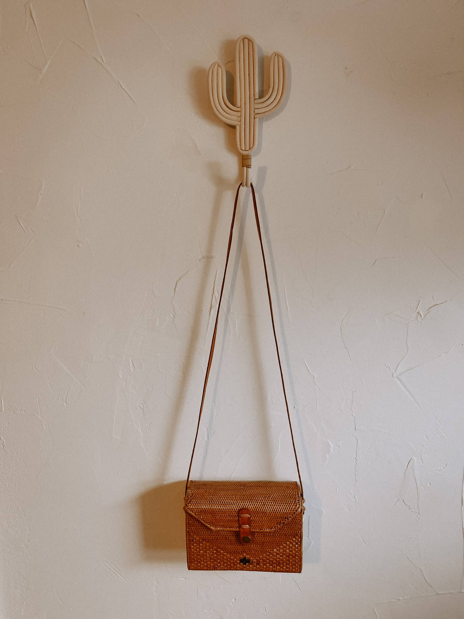 Village Thrive – Großhandel Umhängetasche - Damen – Geldbörse Kota aus Rattan in Naturfarben4