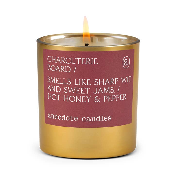 Candela a bicchiere dorata Charcuterie Board (Hot Honey & Pepper) per la vendita all'ingrosso da parte di Anecdote Candles