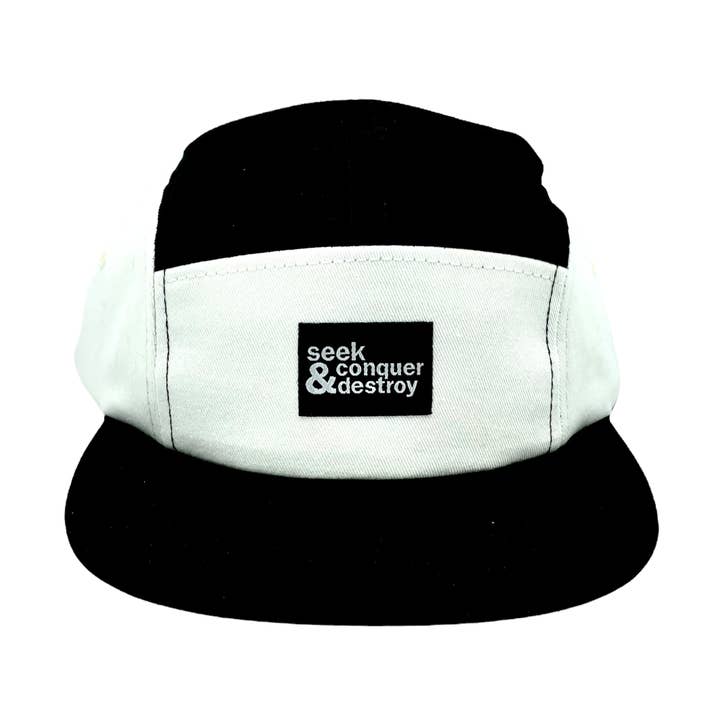 Coureur « Seek Conquer & Destroy » pour la vente par Brim of the World