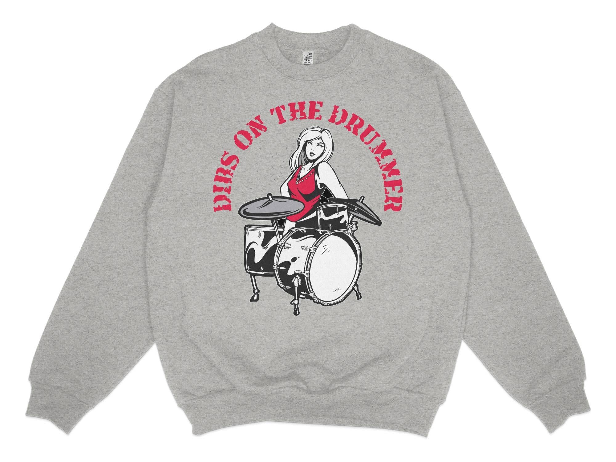 FreakyTeeFactory – Großhandel T-Shirt mit Siebdruck – Damen – Schlagzeuger-T-Shirt, Damen-Rockband-T-Shirt, Hemd für weibliche Schlagzeuger, lässiges Schlagzeug-Grafiktop, Geschenk für Musikliebhaber4