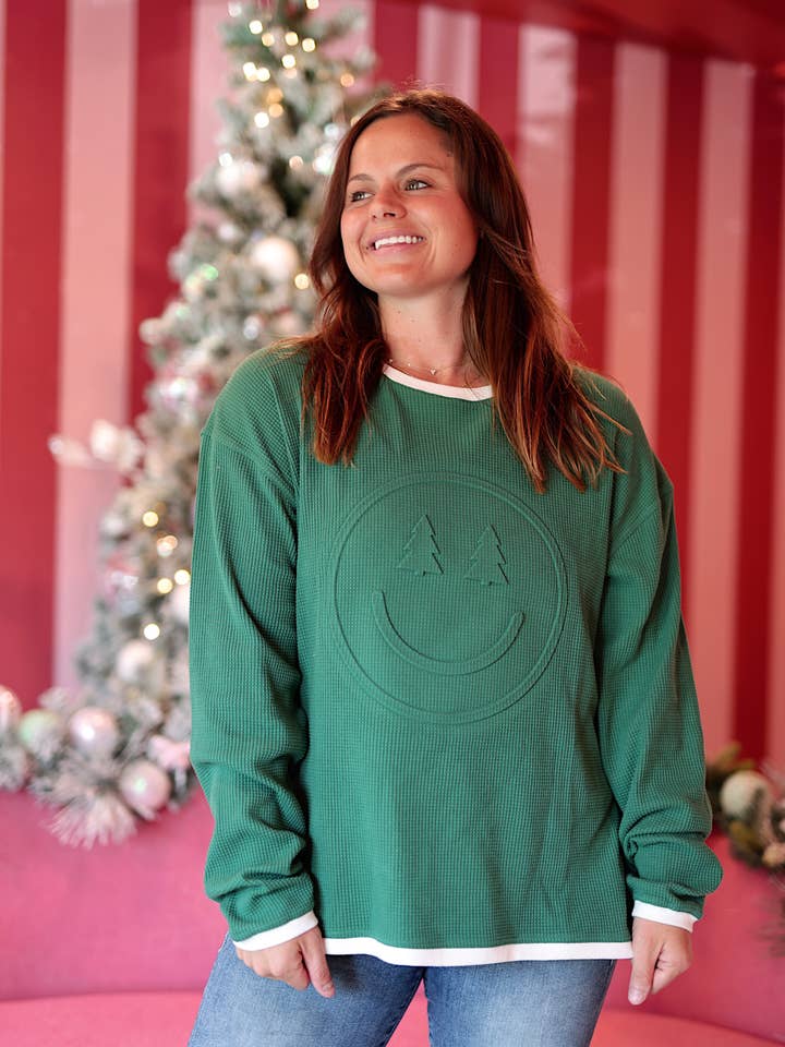 Sweat-shirt gaufré Holiday Happy Trees (Pin/Crème) pour la vente par Jadelynn Brooke