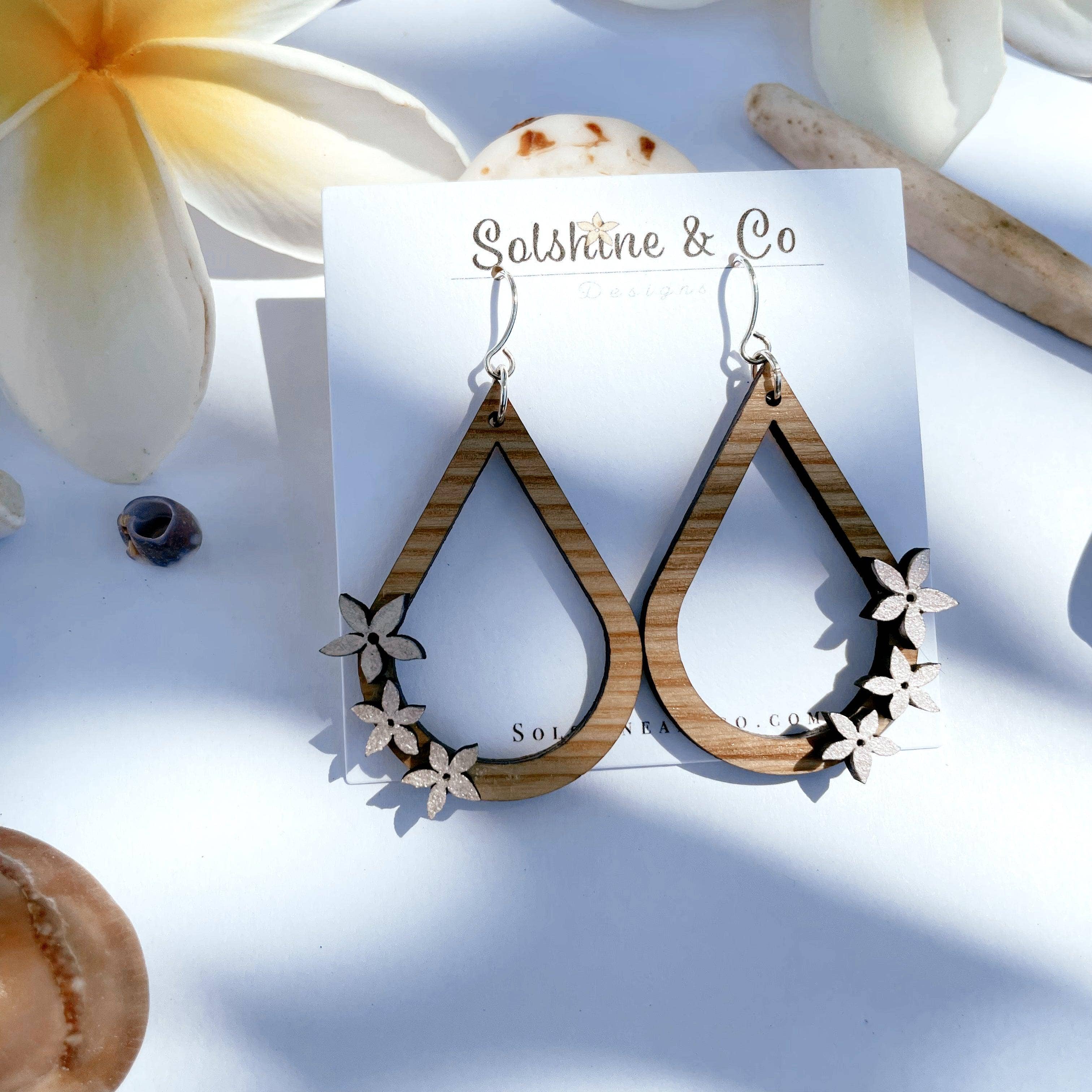 Solshine and Co - Vente Boucles d'oreilles pendantes - Gouttes en bois de frêne avec lei peints à la main3