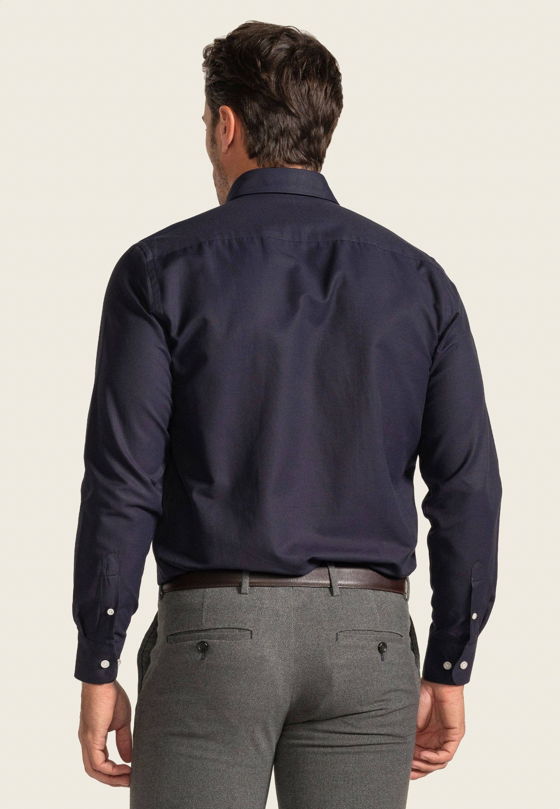 williot – Großhandel Hemd mit Button-down-Kragen – Herren – Schlichte marineblaue Slim-Fit Oxford-Hemd4