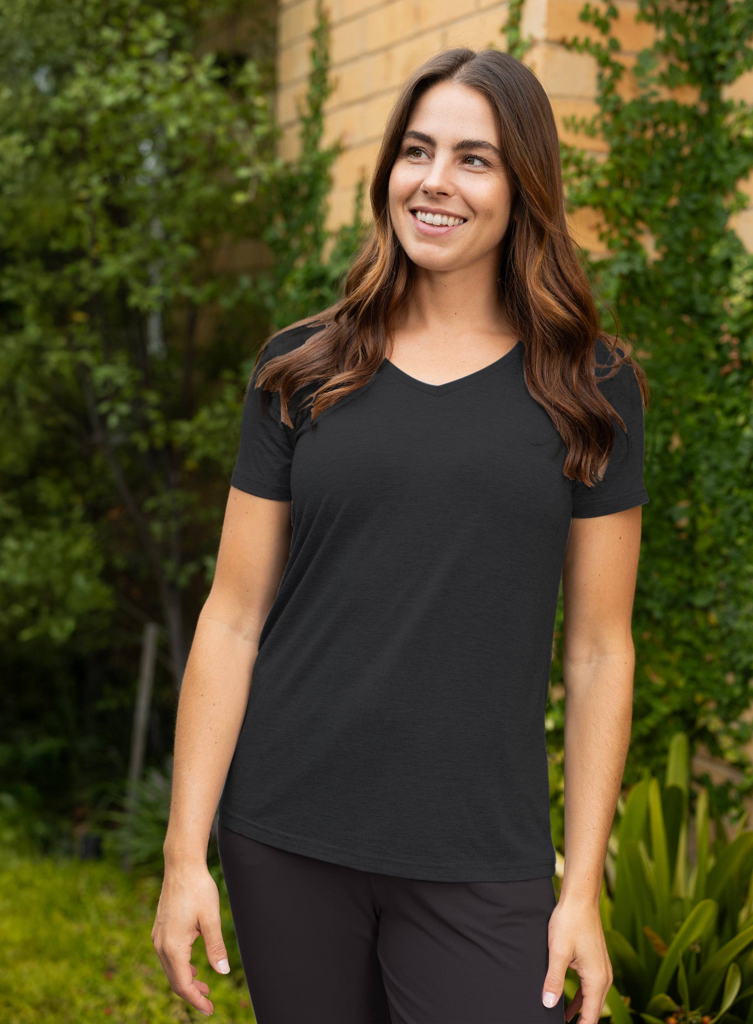 Magnolia Lounge - Wholesale T-shirt – women's - Women's Black Premium Bamboo V Neck Tee4